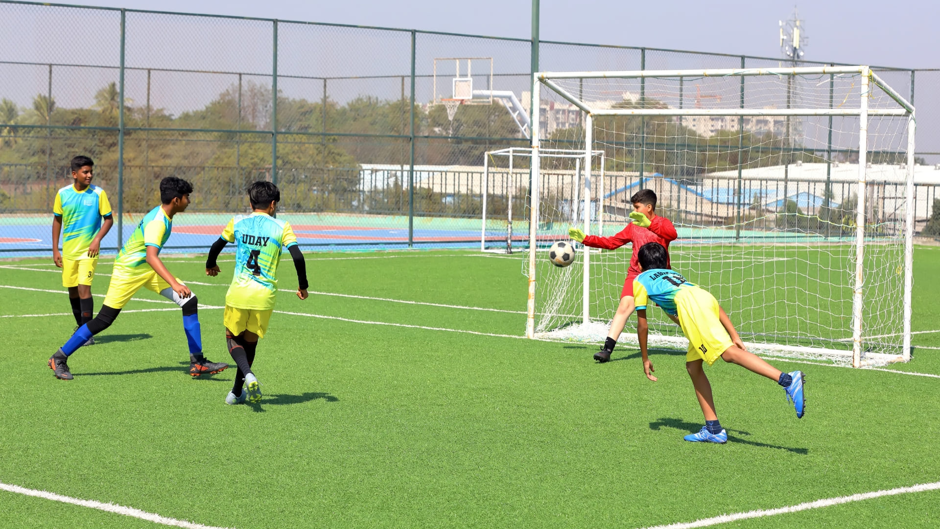 School sports facilities and structured physical activities promoting fitness and healthy growth